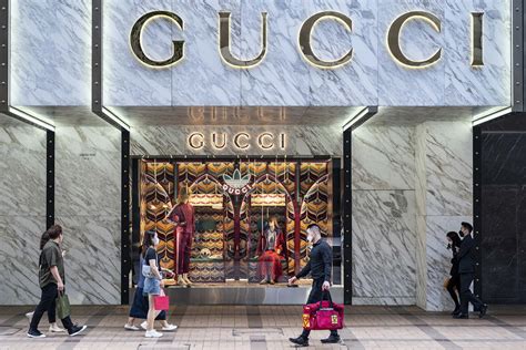 gucci store wallpaper